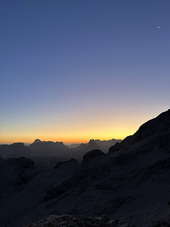 sunset bivacco buffa di perrero via ivano dibona dolomites italy sunrise hike shelter