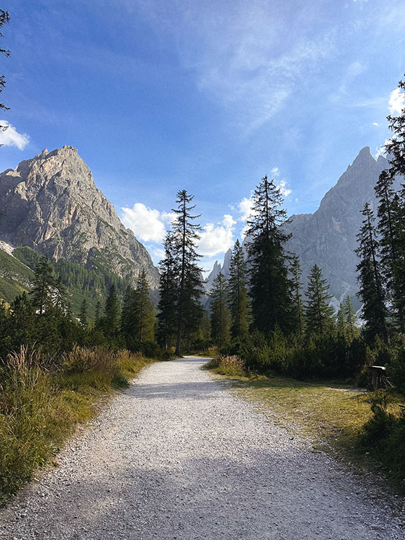 start itinerary rifugio carducci mountains trail route hike from Moos dolomites italy